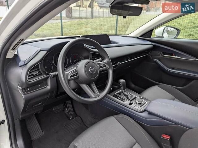 Белый Мазда CX-30, объемом двигателя 2.5 л и пробегом 43 тыс. км за 17799 $, фото 27 на Automoto.ua