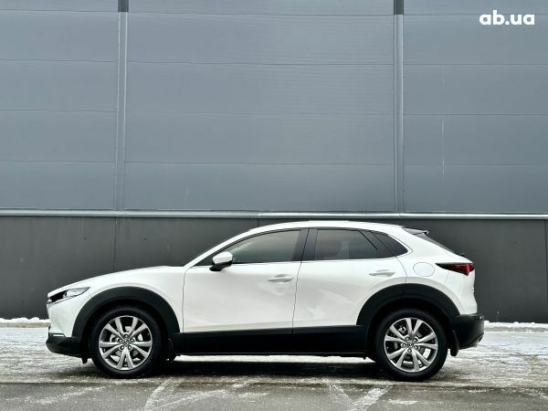 Белый Мазда CX-30, объемом двигателя 2 л и пробегом 11 тыс. км за 27900 $, фото 3 на Automoto.ua