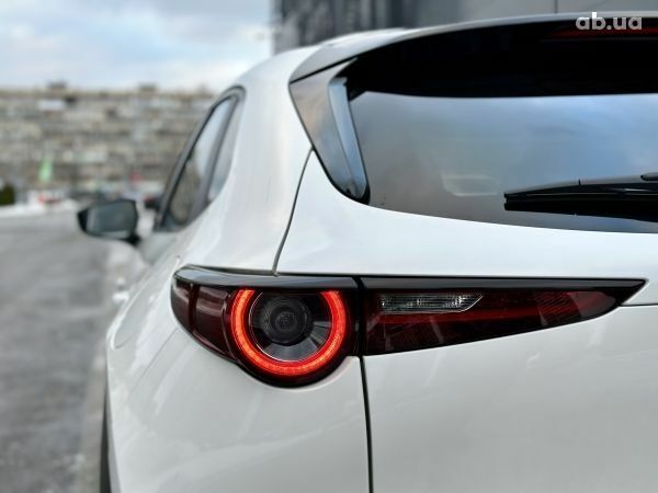 Белый Мазда CX-30, объемом двигателя 2 л и пробегом 11 тыс. км за 27900 $, фото 5 на Automoto.ua