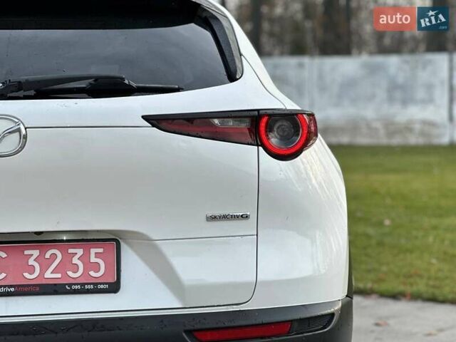 Белый Мазда CX-30, объемом двигателя 2.5 л и пробегом 134 тыс. км за 15500 $, фото 7 на Automoto.ua