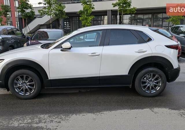 Белый Мазда CX-30, объемом двигателя 2.49 л и пробегом 40 тыс. км за 17400 $, фото 5 на Automoto.ua