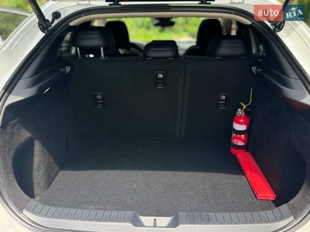 Белый Мазда CX-30, объемом двигателя 2.49 л и пробегом 37 тыс. км за 22900 $, фото 23 на Automoto.ua