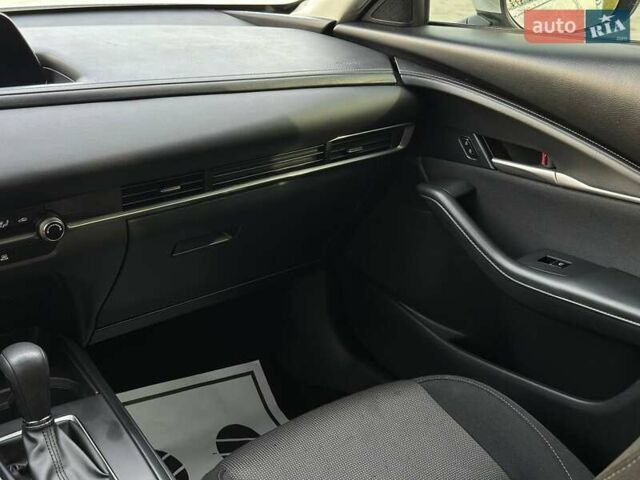 Белый Мазда CX-30, объемом двигателя 2.5 л и пробегом 134 тыс. км за 15500 $, фото 17 на Automoto.ua