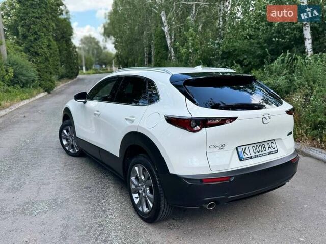 Белый Мазда CX-30, объемом двигателя 2.49 л и пробегом 37 тыс. км за 22900 $, фото 6 на Automoto.ua
