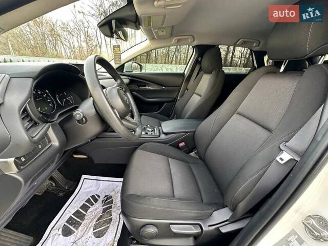 Белый Мазда CX-30, объемом двигателя 2.5 л и пробегом 134 тыс. км за 15500 $, фото 8 на Automoto.ua