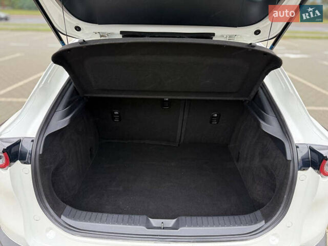 Белый Мазда CX-30, объемом двигателя 2.5 л и пробегом 59 тыс. км за 17800 $, фото 24 на Automoto.ua