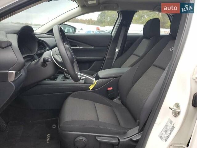 Білий Мазда CX-30, об'ємом двигуна 0 л та пробігом 25 тис. км за 3800 $, фото 6 на Automoto.ua