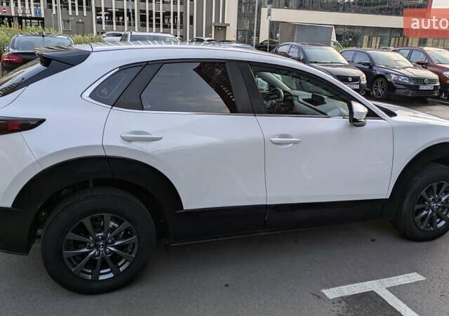 Белый Мазда CX-30, объемом двигателя 2.49 л и пробегом 40 тыс. км за 17400 $, фото 2 на Automoto.ua