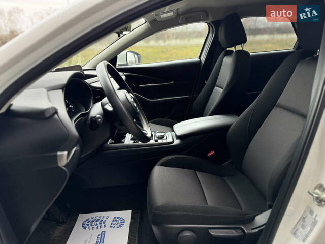 Белый Мазда CX-30, объемом двигателя 2.49 л и пробегом 39 тыс. км за 17999 $, фото 16 на Automoto.ua