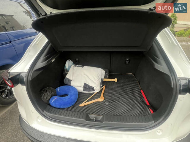 Мазда CX-30 2021 у Ирпене на Automoto.ua Білий Мазда CX-30, об'ємом двигуна 2 л та пробігом 86 тис. км за 27000 $, фото 3 на Automoto.ua