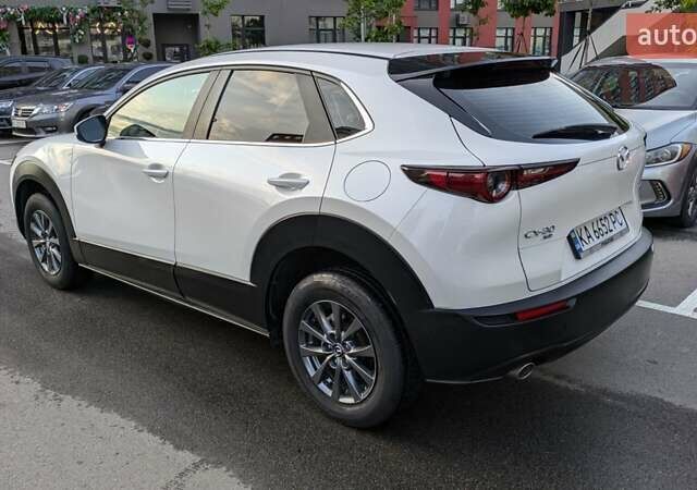 Белый Мазда CX-30, объемом двигателя 2.49 л и пробегом 40 тыс. км за 17400 $, фото 4 на Automoto.ua