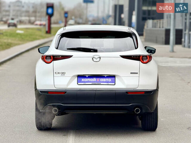 Белый Мазда CX-30, объемом двигателя 2.49 л и пробегом 39 тыс. км за 17999 $, фото 5 на Automoto.ua