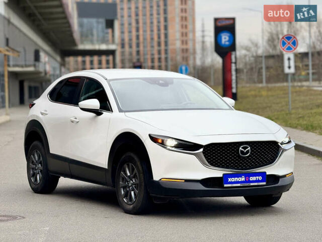Белый Мазда CX-30, объемом двигателя 2.49 л и пробегом 39 тыс. км за 17999 $, фото 2 на Automoto.ua