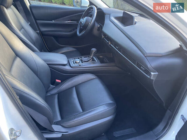 Белый Мазда CX-30, объемом двигателя 2.5 л и пробегом 97 тыс. км за 15750 $, фото 43 на Automoto.ua