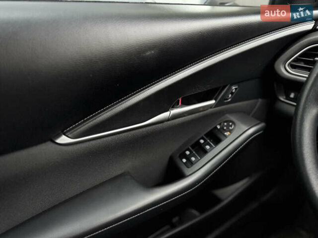 Белый Мазда CX-30, объемом двигателя 2.49 л и пробегом 39 тыс. км за 17999 $, фото 15 на Automoto.ua