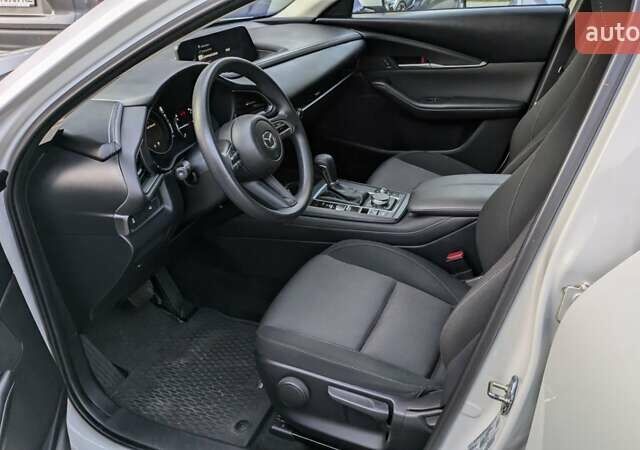 Белый Мазда CX-30, объемом двигателя 2.49 л и пробегом 40 тыс. км за 17400 $, фото 10 на Automoto.ua