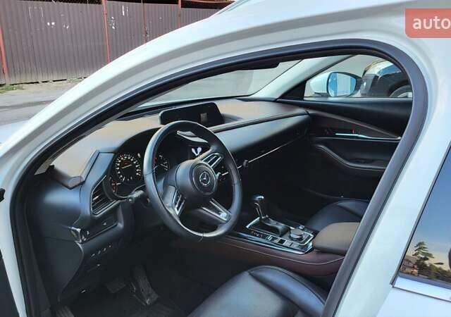 Белый Мазда CX-30, объемом двигателя 2.49 л и пробегом 52 тыс. км за 21500 $, фото 2 на Automoto.ua