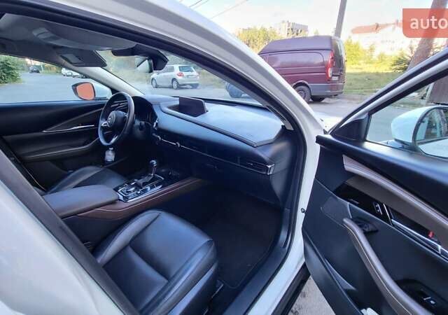 Белый Мазда CX-30, объемом двигателя 2.49 л и пробегом 52 тыс. км за 22500 $, фото 1 на Automoto.ua