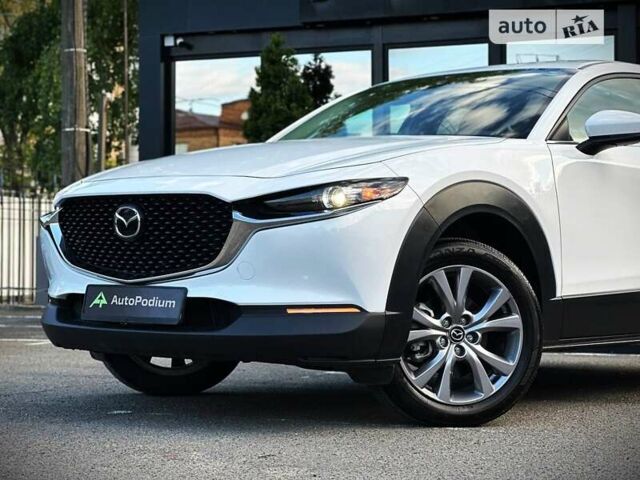 Белый Мазда CX-30, объемом двигателя 2.49 л и пробегом 22 тыс. км за 23000 $, фото 4 на Automoto.ua