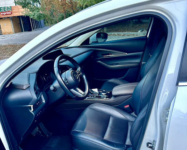 Мазда CX-30 2021 у Одесі на Automoto.ua Білий Мазда CX-30, об'ємом двигуна 2 л та пробігом 27 тис. км за 27000 $, фото 4 на Automoto.ua