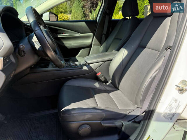 Белый Мазда CX-30, объемом двигателя 2.49 л и пробегом 62 тыс. км за 18500 $, фото 11 на Automoto.ua