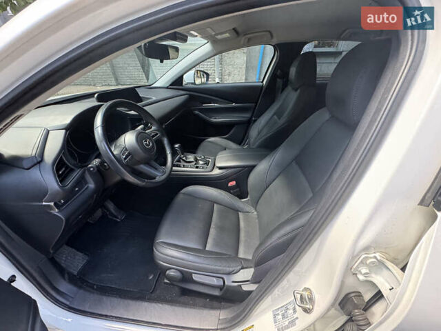 Білий Мазда CX-30, об'ємом двигуна 2.49 л та пробігом 100 тис. км за 22000 $, фото 6 на Automoto.ua