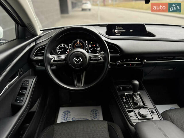 Белый Мазда CX-30, объемом двигателя 2.49 л и пробегом 39 тыс. км за 17999 $, фото 10 на Automoto.ua