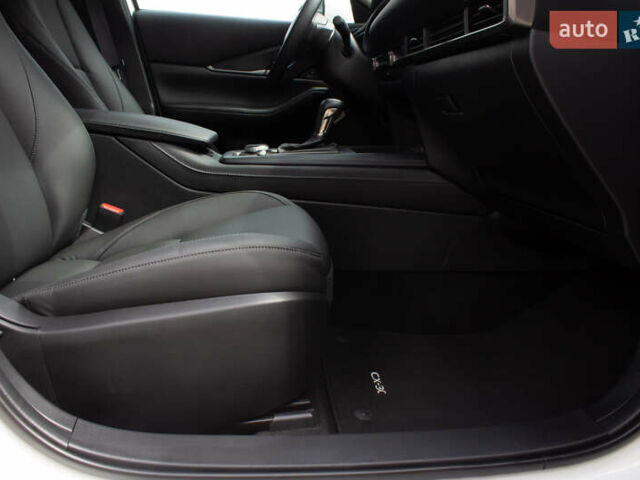 Белый Мазда CX-30, объемом двигателя 2.5 л и пробегом 14 тыс. км за 22900 $, фото 29 на Automoto.ua