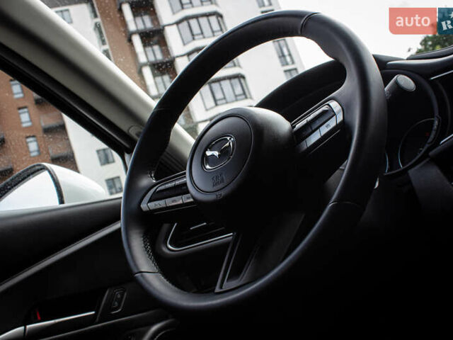 Белый Мазда CX-30, объемом двигателя 2.5 л и пробегом 14 тыс. км за 22900 $, фото 45 на Automoto.ua