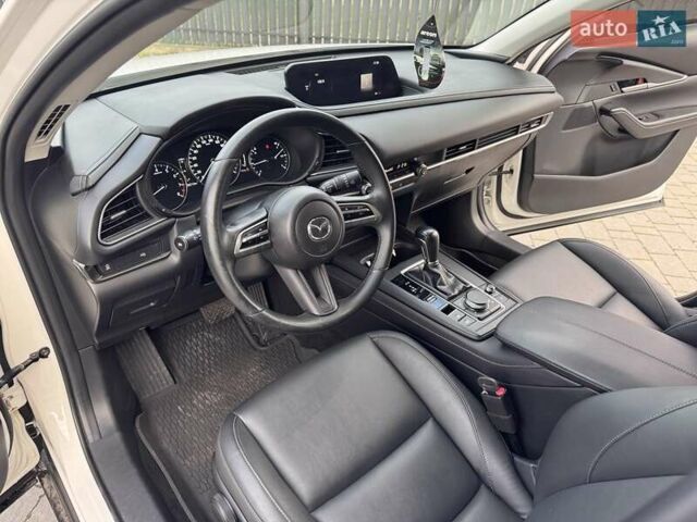 Белый Мазда CX-30, объемом двигателя 2.5 л и пробегом 50 тыс. км за 19400 $, фото 8 на Automoto.ua
