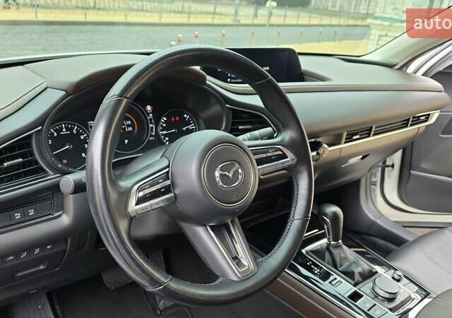 Белый Мазда CX-30, объемом двигателя 2 л и пробегом 55 тыс. км за 26500 $, фото 30 на Automoto.ua