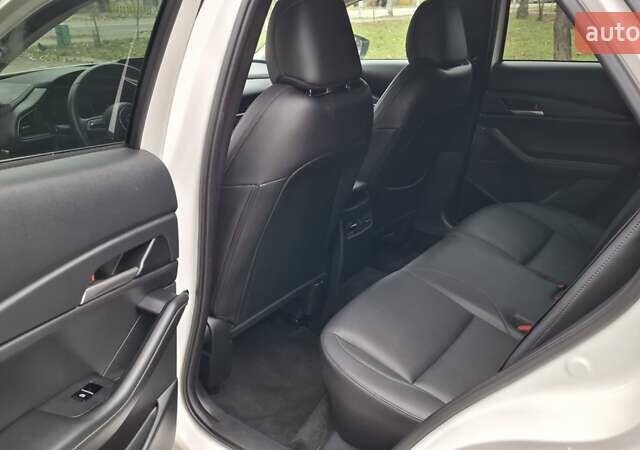 Белый Мазда CX-30, объемом двигателя 2.49 л и пробегом 48 тыс. км за 18800 $, фото 16 на Automoto.ua