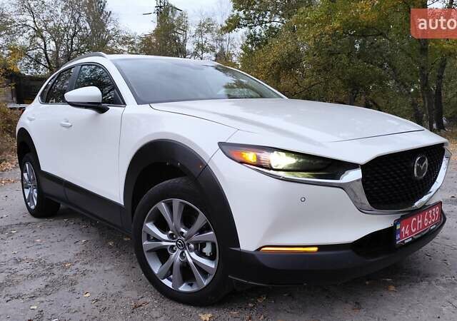 Белый Мазда CX-30, объемом двигателя 2.5 л и пробегом 106 тыс. км за 17400 $, фото 2 на Automoto.ua