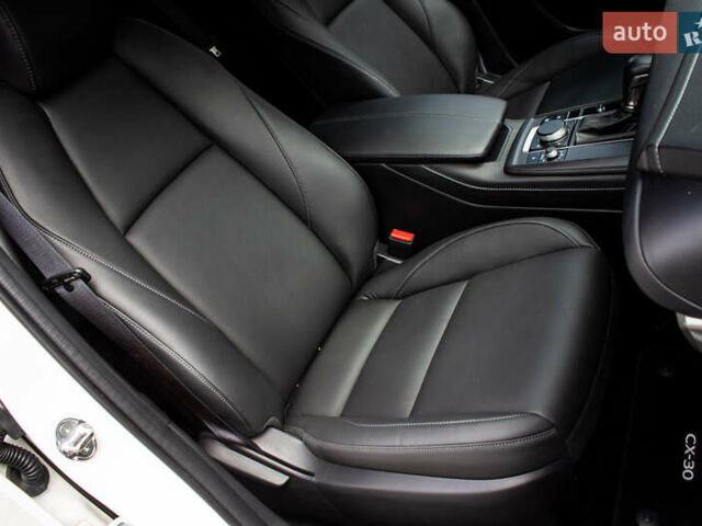 Белый Мазда CX-30, объемом двигателя 2.5 л и пробегом 14 тыс. км за 22900 $, фото 26 на Automoto.ua