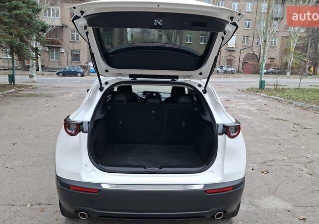 Белый Мазда CX-30, объемом двигателя 2.49 л и пробегом 48 тыс. км за 18800 $, фото 12 на Automoto.ua