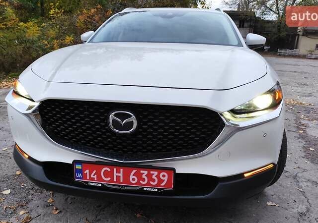 Белый Мазда CX-30, объемом двигателя 2.5 л и пробегом 106 тыс. км за 17400 $, фото 4 на Automoto.ua