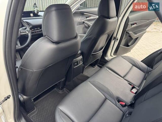 Белый Мазда CX-30, объемом двигателя 2.5 л и пробегом 50 тыс. км за 19400 $, фото 10 на Automoto.ua