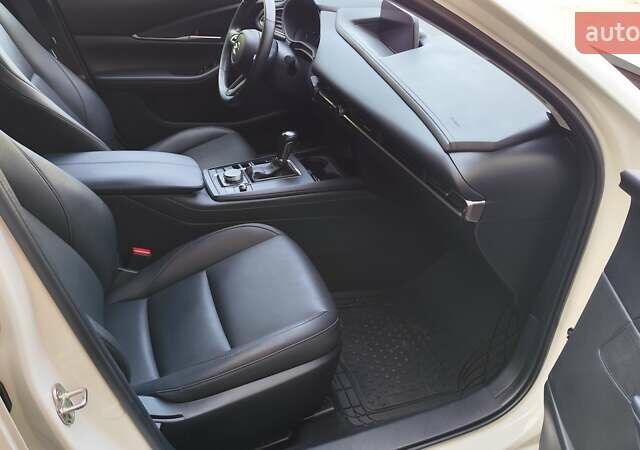 Белый Мазда CX-30, объемом двигателя 2.5 л и пробегом 106 тыс. км за 17400 $, фото 22 на Automoto.ua