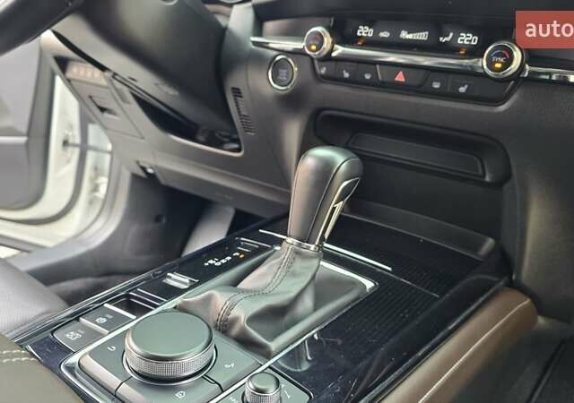Белый Мазда CX-30, объемом двигателя 2 л и пробегом 55 тыс. км за 26500 $, фото 18 на Automoto.ua