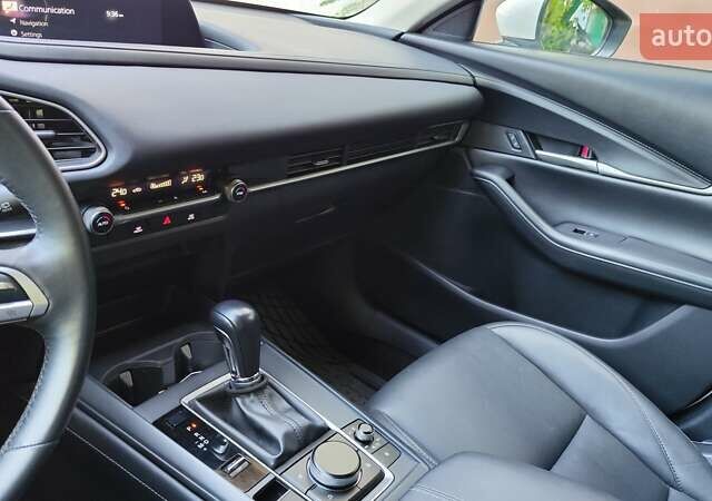 Белый Мазда CX-30, объемом двигателя 2.5 л и пробегом 106 тыс. км за 18800 $, фото 21 на Automoto.ua