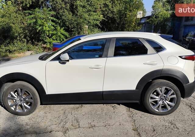 Белый Мазда CX-30, объемом двигателя 2.5 л и пробегом 106 тыс. км за 18800 $, фото 4 на Automoto.ua