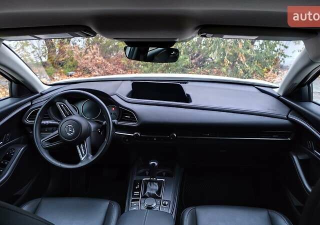 Белый Мазда CX-30, объемом двигателя 2.5 л и пробегом 106 тыс. км за 17400 $, фото 19 на Automoto.ua