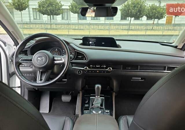 Белый Мазда CX-30, объемом двигателя 2 л и пробегом 55 тыс. км за 26500 $, фото 29 на Automoto.ua