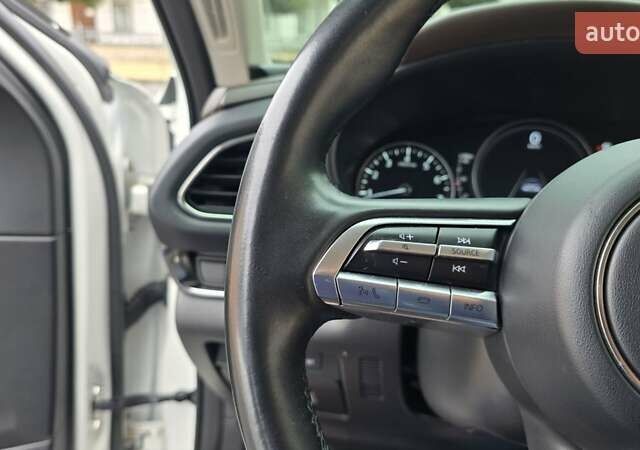 Белый Мазда CX-30, объемом двигателя 2 л и пробегом 55 тыс. км за 26500 $, фото 40 на Automoto.ua