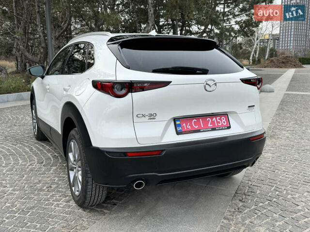 Белый Мазда CX-30, объемом двигателя 2.5 л и пробегом 49 тыс. км за 19900 $, фото 8 на Automoto.ua