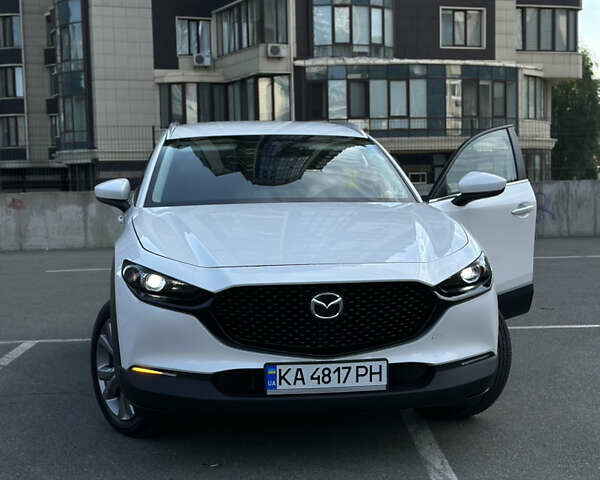 Белый Мазда CX-30, объемом двигателя 2.5 л и пробегом 31 тыс. км за 20800 $, фото 3 на Automoto.ua