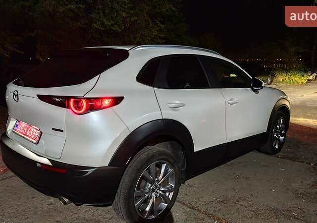 Белый Мазда CX-30, объемом двигателя 2.5 л и пробегом 106 тыс. км за 17400 $, фото 1 на Automoto.ua