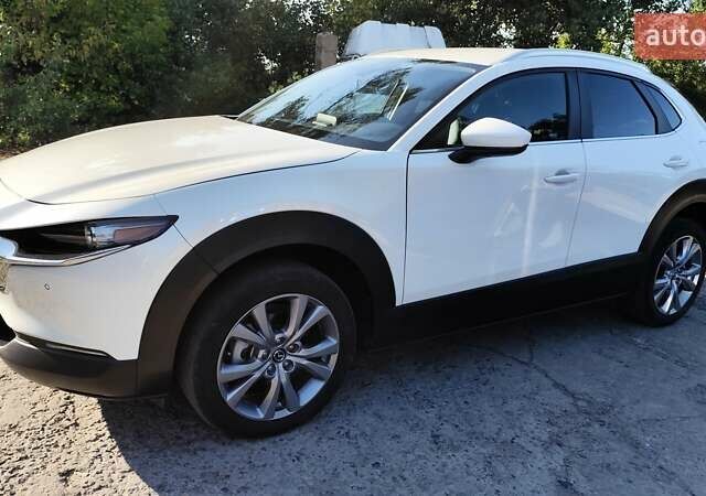 Белый Мазда CX-30, объемом двигателя 2.5 л и пробегом 106 тыс. км за 18800 $, фото 7 на Automoto.ua