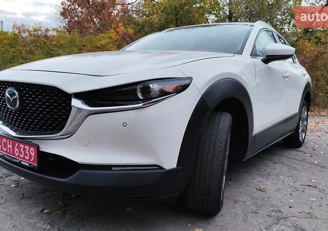Белый Мазда CX-30, объемом двигателя 2.5 л и пробегом 106 тыс. км за 17400 $, фото 5 на Automoto.ua