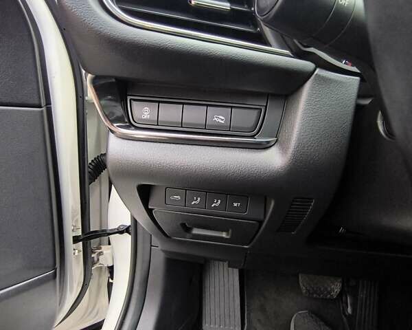 Белый Мазда CX-30, объемом двигателя 2.49 л и пробегом 29 тыс. км за 21400 $, фото 40 на Automoto.ua